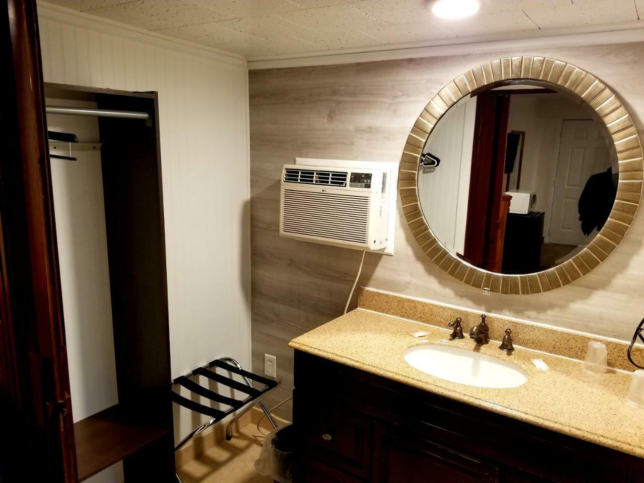 Stucco Lodge Bangor Bagian luar foto